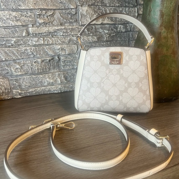 Kate Spade Cream Mini Bag NWT. Adorable 
Bag to carry for a night out!! - Picture 4 of 8